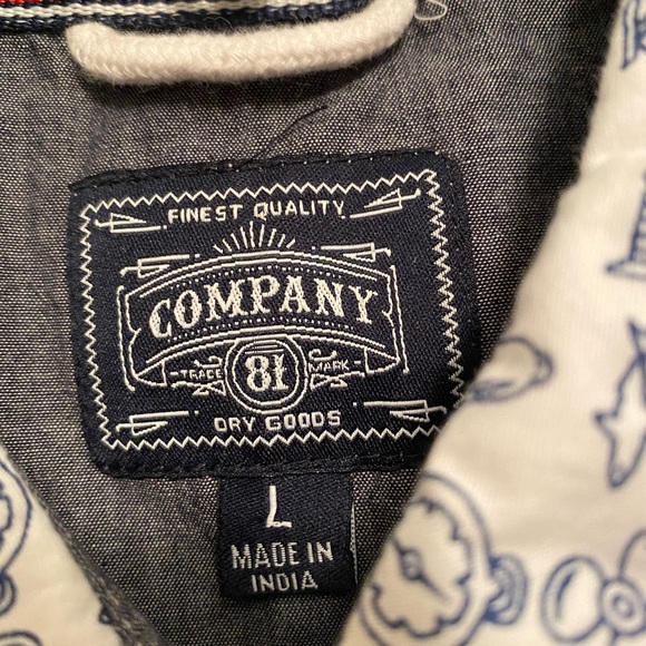 Button down - Picture 2 of 3